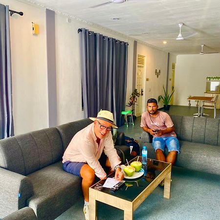 Clove Beach Addu City Exteriör bild